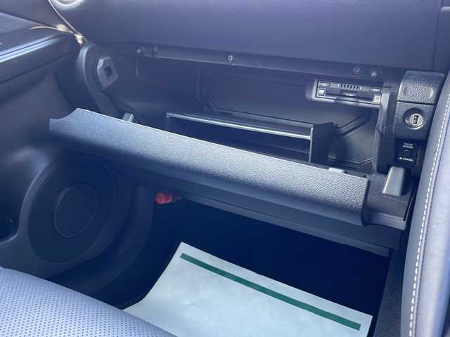 レクサス ＩＳ 300h バージョンL 東京都 2020(令2)年 4.2万km ソニックチタニウム 新車時保証書 /取扱説明書　ナビ説明書/Lexus Ssfety System +/レーントレーシングアシスト/プリクラッシュセーフティー/レーダークルーズコントロール/オートマチックハイビーム/BSM　PKSB/純正メーカーSDナビ/フルセグTV/SD/CD/DVD/Blu-ray/SDREC/BT//USB/AUX/AppleCarplay/バックカメラ　ビルトインETC【2.0】/ドライブレコーダー【前後】/レザーシート/シートヒーター/ベンチレーター/フロントパワーシート【運転席メモリー付】/LEDヘッドライト/スマートキー×2/スマートカードキー×1/クリアランスソナー/サイド/カーテン/ニーエアバック/パドルシフト付ウッドコンビハンドル/19インチアルミ