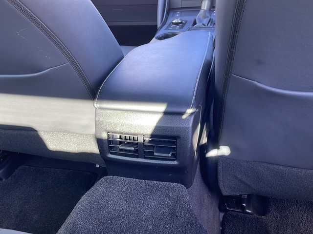 レクサス ＩＳ 300h バージョンL 東京都 2020(令2)年 4.2万km ソニックチタニウム 新車時保証書 /取扱説明書　ナビ説明書/Lexus Ssfety System +/レーントレーシングアシスト/プリクラッシュセーフティー/レーダークルーズコントロール/オートマチックハイビーム/BSM　PKSB/純正メーカーSDナビ/フルセグTV/SD/CD/DVD/Blu-ray/SDREC/BT//USB/AUX/AppleCarplay/バックカメラ　ビルトインETC【2.0】/ドライブレコーダー【前後】/レザーシート/シートヒーター/ベンチレーター/フロントパワーシート【運転席メモリー付】/LEDヘッドライト/スマートキー×2/スマートカードキー×1/クリアランスソナー/サイド/カーテン/ニーエアバック/パドルシフト付ウッドコンビハンドル/19インチアルミ