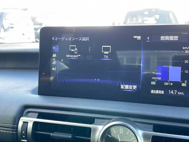 レクサス ＩＳ 300h バージョンL 東京都 2020(令2)年 4.2万km ソニックチタニウム 新車時保証書 /取扱説明書　ナビ説明書/Lexus Ssfety System +/レーントレーシングアシスト/プリクラッシュセーフティー/レーダークルーズコントロール/オートマチックハイビーム/BSM　PKSB/純正メーカーSDナビ/フルセグTV/SD/CD/DVD/Blu-ray/SDREC/BT//USB/AUX/AppleCarplay/バックカメラ　ビルトインETC【2.0】/ドライブレコーダー【前後】/レザーシート/シートヒーター/ベンチレーター/フロントパワーシート【運転席メモリー付】/LEDヘッドライト/スマートキー×2/スマートカードキー×1/クリアランスソナー/サイド/カーテン/ニーエアバック/パドルシフト付ウッドコンビハンドル/19インチアルミ