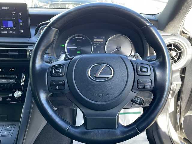 レクサス ＩＳ 300h バージョンL 東京都 2020(令2)年 4.2万km ソニックチタニウム 新車時保証書 /取扱説明書　ナビ説明書/Lexus Ssfety System +/レーントレーシングアシスト/プリクラッシュセーフティー/レーダークルーズコントロール/オートマチックハイビーム/BSM　PKSB/純正メーカーSDナビ/フルセグTV/SD/CD/DVD/Blu-ray/SDREC/BT//USB/AUX/AppleCarplay/バックカメラ　ビルトインETC【2.0】/ドライブレコーダー【前後】/レザーシート/シートヒーター/ベンチレーター/フロントパワーシート【運転席メモリー付】/LEDヘッドライト/スマートキー×2/スマートカードキー×1/クリアランスソナー/サイド/カーテン/ニーエアバック/パドルシフト付ウッドコンビハンドル/19インチアルミ
