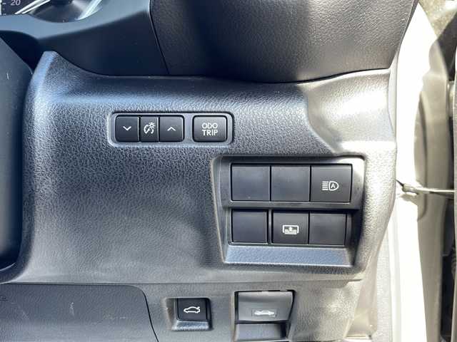 レクサス ＩＳ 300h バージョンL 東京都 2020(令2)年 4.2万km ソニックチタニウム 新車時保証書 /取扱説明書　ナビ説明書/Lexus Ssfety System +/レーントレーシングアシスト/プリクラッシュセーフティー/レーダークルーズコントロール/オートマチックハイビーム/BSM　PKSB/純正メーカーSDナビ/フルセグTV/SD/CD/DVD/Blu-ray/SDREC/BT//USB/AUX/AppleCarplay/バックカメラ　ビルトインETC【2.0】/ドライブレコーダー【前後】/レザーシート/シートヒーター/ベンチレーター/フロントパワーシート【運転席メモリー付】/LEDヘッドライト/スマートキー×2/スマートカードキー×1/クリアランスソナー/サイド/カーテン/ニーエアバック/パドルシフト付ウッドコンビハンドル/19インチアルミ