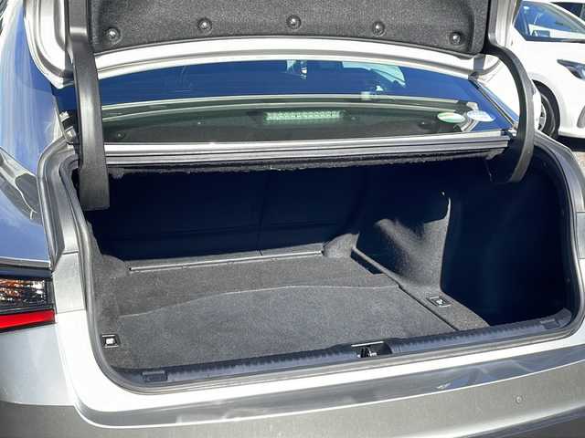 レクサス ＩＳ 300h バージョンL 東京都 2020(令2)年 4.2万km ソニックチタニウム 新車時保証書 /取扱説明書　ナビ説明書/Lexus Ssfety System +/レーントレーシングアシスト/プリクラッシュセーフティー/レーダークルーズコントロール/オートマチックハイビーム/BSM　PKSB/純正メーカーSDナビ/フルセグTV/SD/CD/DVD/Blu-ray/SDREC/BT//USB/AUX/AppleCarplay/バックカメラ　ビルトインETC【2.0】/ドライブレコーダー【前後】/レザーシート/シートヒーター/ベンチレーター/フロントパワーシート【運転席メモリー付】/LEDヘッドライト/スマートキー×2/スマートカードキー×1/クリアランスソナー/サイド/カーテン/ニーエアバック/パドルシフト付ウッドコンビハンドル/19インチアルミ