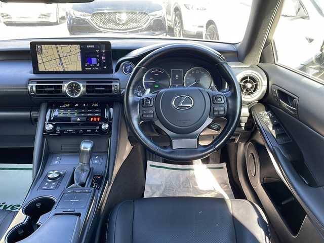 レクサス ＩＳ 300h バージョンL 東京都 2020(令2)年 4.2万km ソニックチタニウム 新車時保証書 /取扱説明書　ナビ説明書/Lexus Ssfety System +/レーントレーシングアシスト/プリクラッシュセーフティー/レーダークルーズコントロール/オートマチックハイビーム/BSM　PKSB/純正メーカーSDナビ/フルセグTV/SD/CD/DVD/Blu-ray/SDREC/BT//USB/AUX/AppleCarplay/バックカメラ　ビルトインETC【2.0】/ドライブレコーダー【前後】/レザーシート/シートヒーター/ベンチレーター/フロントパワーシート【運転席メモリー付】/LEDヘッドライト/スマートキー×2/スマートカードキー×1/クリアランスソナー/サイド/カーテン/ニーエアバック/パドルシフト付ウッドコンビハンドル/19インチアルミ
