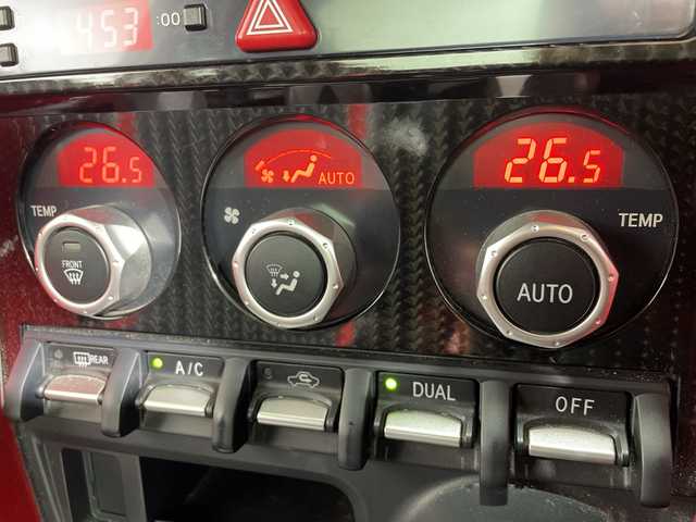 トヨタ ８６ GT 神奈川県 2017(平29)年 3.8万km クリスタルブラックシリカ 純正7インチナビ/ドライブレコーダー(360°)/AIMGAINエアロ/SaRDリアスポイラー/ガナドールマフラー/BLITZ　ADVANCE　PAWER　AIR　CLEANER/ASSURAレーダー/バックカメラ/クルーズコントロール/横滑り防止装置/ETC/LEDヘッドライト/フォグランプ/オートライト/電動格納ミラー/社外18インチAW/プッシュスタート/スマートキー/フロアマット/スペアキー/取扱説明書/保証書