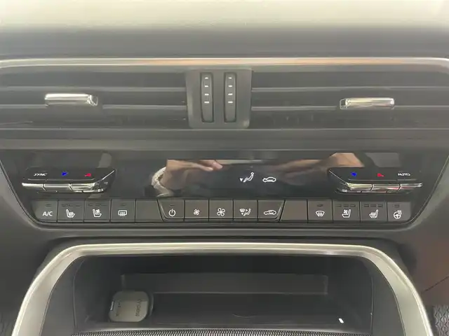 マツダ ＣＸ－６０ XD エクスクルーシブモード 鹿児島県 2023(令5)年 1万km ロジウムホワイトプレミアムメタリック 禁煙車　/マツダコネクトナビ/(フルセグTV/Bluetooth/AppleCarPlay/androidAuto)/アラウンドビューモニター/BOSEサウンド/全席シートヒーター/前席ベンチレーション/前席パワーシート/ステアリングヒーター/パノラマサンルーフ/前後ドライブレコーダー/オートマチックハイビーム/置くだけ充電/ETC/電動パーキングブレーキ/純正アルミホイール　/LEDヘッドライト