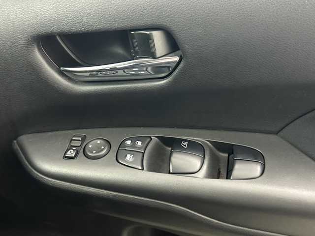 日産 セレナ ハイウェイスター 鹿児島県 2016(平28)年 7.3万km ブリリアントホワイトパール 純正SDナビ/(BT/CD/DVD/AM/FM/フルセグTV)/純正9インチフリップダウンモニター/アラウンドビューモニター/両側パワースライドドア/エマージェンシーブレーキ/バックカメラ/前後ドライブレコーダー/アイドリングストップ/前後コーナーセンサー/パーキングアシスト/ウォークスルー/電動パーキングブレーキ/オートホールド/革巻きステアリング/ステアリングスイッチ/TVキャンセラー/レーンキープアシスト/純正16インチアルミホイール/純正フロアマット/純正LEDヘッドライト/保証書/取扱説明書