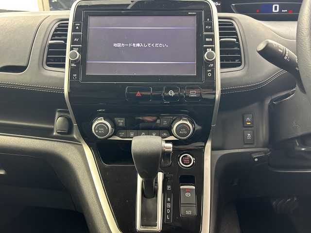 日産 セレナ ハイウェイスター 鹿児島県 2016(平28)年 7.3万km ブリリアントホワイトパール 純正SDナビ/(BT/CD/DVD/AM/FM/フルセグTV)/純正9インチフリップダウンモニター/アラウンドビューモニター/両側パワースライドドア/エマージェンシーブレーキ/バックカメラ/前後ドライブレコーダー/アイドリングストップ/前後コーナーセンサー/パーキングアシスト/ウォークスルー/電動パーキングブレーキ/オートホールド/革巻きステアリング/ステアリングスイッチ/TVキャンセラー/レーンキープアシスト/純正16インチアルミホイール/純正フロアマット/純正LEDヘッドライト/保証書/取扱説明書