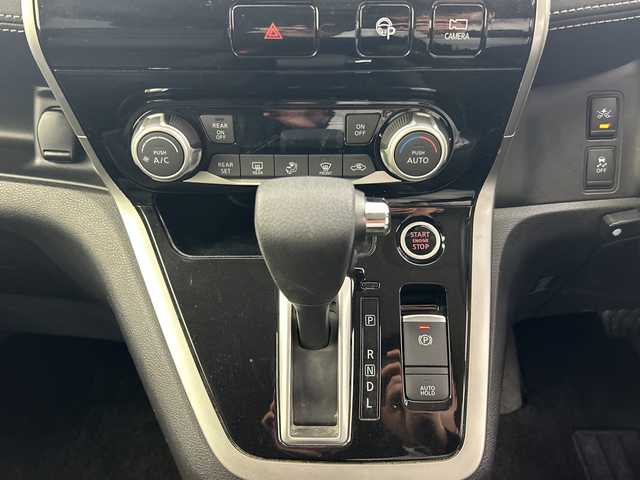 日産 セレナ ハイウェイスター 鹿児島県 2016(平28)年 7.3万km ブリリアントホワイトパール 純正SDナビ/(BT/CD/DVD/AM/FM/フルセグTV)/純正9インチフリップダウンモニター/アラウンドビューモニター/両側パワースライドドア/エマージェンシーブレーキ/バックカメラ/前後ドライブレコーダー/アイドリングストップ/前後コーナーセンサー/パーキングアシスト/ウォークスルー/電動パーキングブレーキ/オートホールド/革巻きステアリング/ステアリングスイッチ/TVキャンセラー/レーンキープアシスト/純正16インチアルミホイール/純正フロアマット/純正LEDヘッドライト/保証書/取扱説明書