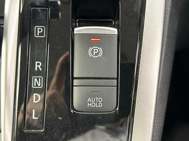 日産 セレナ ハイウェイスター 鹿児島県 2016(平28)年 7.3万km ブリリアントホワイトパール 純正SDナビ/(BT/CD/DVD/AM/FM/フルセグTV)/純正9インチフリップダウンモニター/アラウンドビューモニター/両側パワースライドドア/エマージェンシーブレーキ/バックカメラ/前後ドライブレコーダー/アイドリングストップ/前後コーナーセンサー/パーキングアシスト/ウォークスルー/電動パーキングブレーキ/オートホールド/革巻きステアリング/ステアリングスイッチ/TVキャンセラー/レーンキープアシスト/純正16インチアルミホイール/純正フロアマット/純正LEDヘッドライト/保証書/取扱説明書