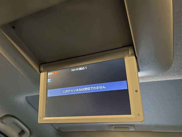 日産 エルグランド 250HWS アーバンクロム 熊本県 2016(平28)年 5.7万km ファントムブラック メーカーOPナビ/【DVD再生/フルセグTV/ラジオ/CD/Bluetooth接続】/サンルーフ/全方位バックカメラ/後席フリップダウンモニター/リモコン　イヤホン２ケあり/ETC/社外前方ドライブレコーダー/クルーズコントロール/前後クリアランスソナー/両側パワースライドドア/横滑り防止/プッシュスタート/スマートキー/スペアキー1本/18インチAW/3列シート/助手席オットマン/取扱説明書/保証書/ナビ取扱説明書/オートライト/LEDヘッドライト/フォグライト