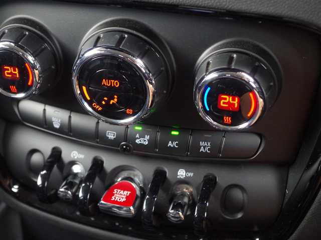 ＭＩＮＩ ミニ クラブマン クーパーSD 埼玉県 2016(平28)年 3万km ピュアバーガンディー オートクルーズコントロール /ペッパーパッケージ /パークディスタンスコントロール /バックカメラ /iDriveナビ /ドラレコ /ルームミラー内臓ETC /Bluetooth /アイドリングストップシステム /横滑り防止装置
