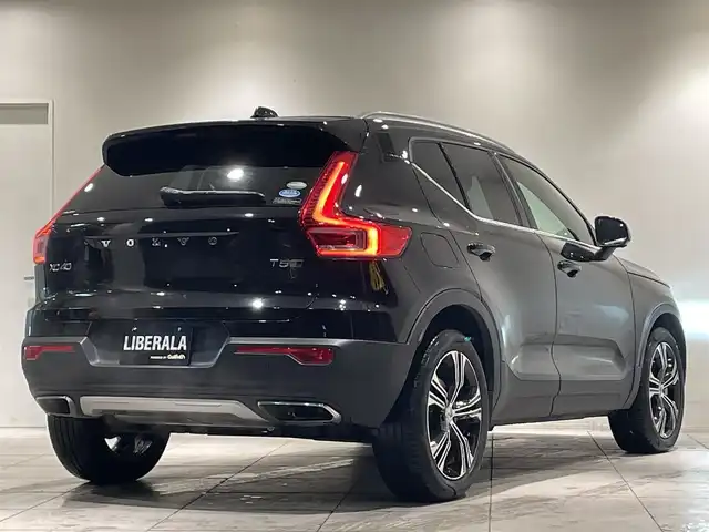 ボルボ ＸＣ４０ T5 AWD インスクリプション 愛知県 2020(令2)年 3.9万km 白 パノラミックＳ／Ｒ　/ハーマンカードンサウンド　/ＨＵＤ　/赤革シート　/シートヒーター　/純正ナビ　/Ｂｌｕｅｔｏｏｔｈ　/ミラーリンク　/フルセグＴＶ　/３６０度カメラ　/ＡＣＣ　/ＬＫＡ　/ＢＳＭ　/ＬＥＤヘッドライト/アダプティブヘッドライト/ＥＴＣ２．０/プッシュスタート/アイドリングストップ