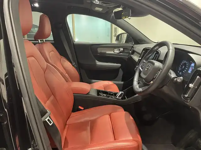 ボルボ ＸＣ４０ T5 AWD インスクリプション 愛知県 2020(令2)年 3.9万km ブラック パノラミックＳ／Ｒ　/ハーマンカードンサウンド　/ＨＵＤ　/赤革シート　/シートヒーター　/純正ナビ　/Ｂｌｕｅｔｏｏｔｈ　/ミラーリンク　/フルセグＴＶ　/３６０度カメラ　/ＡＣＣ　/ＬＫＡ　/ＢＳＭ　/ＬＥＤヘッドライト/アダプティブヘッドライト/ＥＴＣ２．０/プッシュスタート/アイドリングストップ