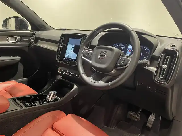 ボルボ ＸＣ４０ T5 AWD インスクリプション 愛知県 2020(令2)年 3.9万km ブラック パノラミックＳ／Ｒ　/ハーマンカードンサウンド　/ＨＵＤ　/赤革シート　/シートヒーター　/純正ナビ　/Ｂｌｕｅｔｏｏｔｈ　/ミラーリンク　/フルセグＴＶ　/３６０度カメラ　/ＡＣＣ　/ＬＫＡ　/ＢＳＭ　/ＬＥＤヘッドライト/アダプティブヘッドライト/ＥＴＣ２．０/プッシュスタート/アイドリングストップ