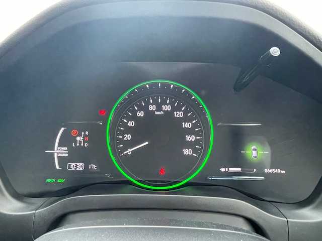 ホンダ ヴェゼル ハイブリッド Z ホンダセンシング 静岡県 2017(平29)年 6.7万km ホワイトオーキッドパール ●純正ディーラーナビ/(VXM-174VFXi)/(フルセグ/CD/DVD/Bluetooth/iPod＆AUX)/●レーダークルーズコントロール/●衝突被害軽減システム/●レーンキープアシスト/●バックカメラ/●ETC/●自動防眩ミラー/●革巻きステアリング/●ステアリングスイッチ/●パドルシフト/●LEDライト＆フォグライト/●電動格納ウインカーミラー/●ドアバイザー/●取扱説明書/●純正17インチアルミホイール/●W＋サイドSRS＆ABS