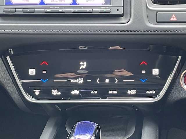 ホンダ ヴェゼル ハイブリッド Z ホンダセンシング 静岡県 2017(平29)年 6.7万km ホワイトオーキッドパール ●純正ディーラーナビ/(VXM-174VFXi)/(フルセグ/CD/DVD/Bluetooth/iPod＆AUX)/●レーダークルーズコントロール/●衝突被害軽減システム/●レーンキープアシスト/●バックカメラ/●ETC/●自動防眩ミラー/●革巻きステアリング/●ステアリングスイッチ/●パドルシフト/●LEDライト＆フォグライト/●電動格納ウインカーミラー/●ドアバイザー/●取扱説明書/●純正17インチアルミホイール/●W＋サイドSRS＆ABS