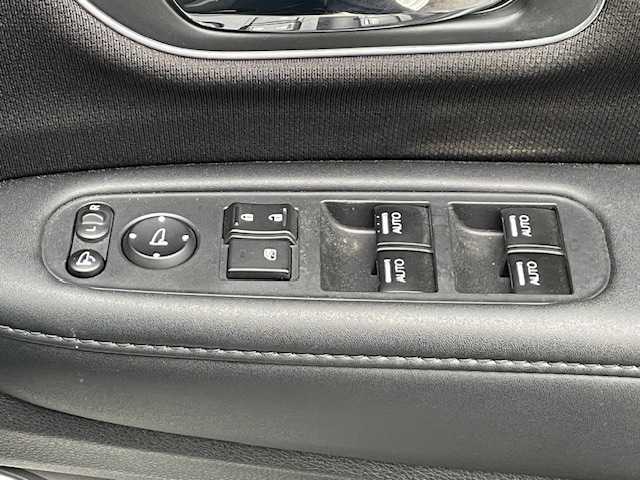 ホンダ ヴェゼル ハイブリッド Z ホンダセンシング 静岡県 2017(平29)年 6.7万km ホワイトオーキッドパール ●純正ディーラーナビ/(VXM-174VFXi)/(フルセグ/CD/DVD/Bluetooth/iPod＆AUX)/●レーダークルーズコントロール/●衝突被害軽減システム/●レーンキープアシスト/●バックカメラ/●ETC/●自動防眩ミラー/●革巻きステアリング/●ステアリングスイッチ/●パドルシフト/●LEDライト＆フォグライト/●電動格納ウインカーミラー/●ドアバイザー/●取扱説明書/●純正17インチアルミホイール/●W＋サイドSRS＆ABS