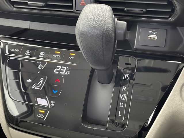 日産 ルークス X 千葉県 2021(令3)年 4.1万km ホワイトパール 衝突被害軽減システム/レーンキープアシスト/コーナーセンサー（前後）/横滑り防止装置/純正9インチSDナビ（MM320D-L）/　（Bluetooth/CD/DVD/USB/フルセグTV）/車外カメラ/　（バック/全方位）/純正ドライブレコーダー（前方のみ）/アイドリングストップ/パワーステアリング/純正フロアマット/両側パワースライドドア/オートライト