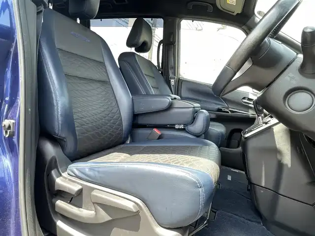 日産 セレナ オーテック セーフティパッケージ 長野県 2020(令2)年 4.6万km 青 純正ナビ（FM/AM、CD、DVD、BL、USB、BT、AUX/NISSANCONECT）/バックカ、全方位カメラ/フルセグテレビ、/パーキングアシスト/ETC/ステアリングヒーター/ブラインドスポットモニター/フルエアロ/前後ドライブレコーダー/前後コーナーセンサー/両側パワースライドドア/前席シートヒーター/横滑り防止装置/盗難防止装置/衝突軽減システム/ダブルサイドエアバック/カーテンエアバック/純正フロアマット/LEDオートライト/エンジンスターター/スペアキー（１本）/社外１６AW/革ステアリング/保証書、取扱説明書