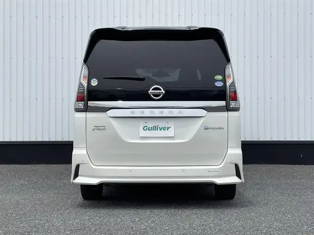 日産 セレナ e－パワー ハイウェイスター V 千葉県 2018(平30)年 6.9万km ブリリアントホワイトパール 2トーン 純正9インチナビ/(フルセグTV/BT/CD/DVD/FM/AM)/全周囲カメラ/衝突被害軽減システム/車線逸脱警報/クルーズコントロール/フリップダウンモニター/両側パワースライドドア/ハンズフリーオートスライドドア/横滑り防止装置/ETC/ドライブレコーダー/アイドリングストップ/LEDヘッドライト/フォグランプ/オートライト/ウィンカーミラー/電動格納ミラー/純正15インチAW/前席シートヒーター/シートリフター/ステアリングヒーター/プッシュスタート/スマートキー/スペアキー/フロアマット/ドアバイザー/取扱説明書/保証書