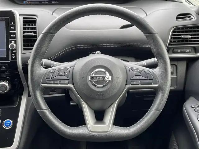 日産 セレナ e－パワー ハイウェイスター V 千葉県 2018(平30)年 6.9万km ブリリアントホワイトパール 2トーン 純正9インチナビ/(フルセグTV/BT/CD/DVD/FM/AM)/全周囲カメラ/衝突被害軽減システム/車線逸脱警報/クルーズコントロール/フリップダウンモニター/両側パワースライドドア/ハンズフリーオートスライドドア/横滑り防止装置/ETC/ドライブレコーダー/アイドリングストップ/LEDヘッドライト/フォグランプ/オートライト/ウィンカーミラー/電動格納ミラー/純正15インチAW/前席シートヒーター/シートリフター/ステアリングヒーター/プッシュスタート/スマートキー/スペアキー/フロアマット/ドアバイザー/取扱説明書/保証書