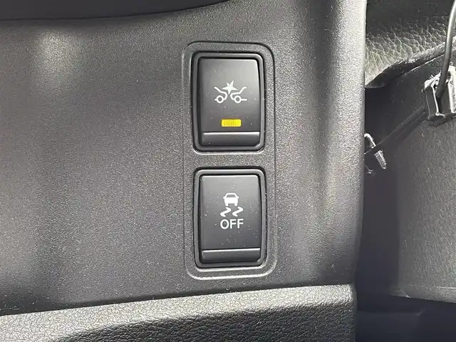 日産 セレナ e－パワー ハイウェイスター V 千葉県 2018(平30)年 6.9万km ブリリアントホワイトパール 2トーン 純正9インチナビ/(フルセグTV/BT/CD/DVD/FM/AM)/全周囲カメラ/衝突被害軽減システム/車線逸脱警報/クルーズコントロール/フリップダウンモニター/両側パワースライドドア/ハンズフリーオートスライドドア/横滑り防止装置/ETC/ドライブレコーダー/アイドリングストップ/LEDヘッドライト/フォグランプ/オートライト/ウィンカーミラー/電動格納ミラー/純正15インチAW/前席シートヒーター/シートリフター/ステアリングヒーター/プッシュスタート/スマートキー/スペアキー/フロアマット/ドアバイザー/取扱説明書/保証書