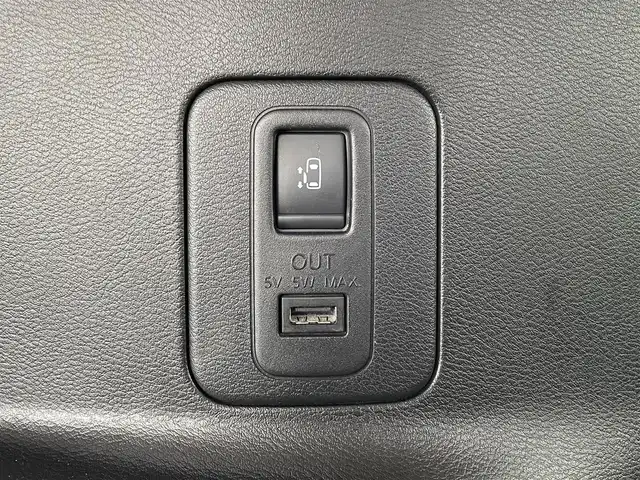 日産 セレナ e－パワー ハイウェイスター V 千葉県 2018(平30)年 6.9万km ブリリアントホワイトパール 2トーン 純正9インチナビ/(フルセグTV/BT/CD/DVD/FM/AM)/全周囲カメラ/衝突被害軽減システム/車線逸脱警報/クルーズコントロール/フリップダウンモニター/両側パワースライドドア/ハンズフリーオートスライドドア/横滑り防止装置/ETC/ドライブレコーダー/アイドリングストップ/LEDヘッドライト/フォグランプ/オートライト/ウィンカーミラー/電動格納ミラー/純正15インチAW/前席シートヒーター/シートリフター/ステアリングヒーター/プッシュスタート/スマートキー/スペアキー/フロアマット/ドアバイザー/取扱説明書/保証書