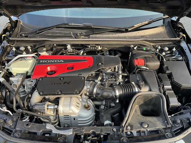 ホンダ シビック タイプR 山口県 2024(令6)年 0.8万km クリスタルブラックパール ワンオーナー/タイプR専用純正ナビ/・Bluetoothオーディオ/・フルセグテレビ/・パフォーマンスモニター/・データログ機能/・Apple Carplay/・Android Auto/ホンダセンシング/・レーンアシスト/・衝突被害軽減システム/・ブラインドスポットインフォメーション/アダプティブクルーズコントロール/純正19インチアルミホイール/純正フロアマット/純正シフトノブ/前後ドライブレコーダー/ETC2.0/LEDヘッドライト/スペアキー有