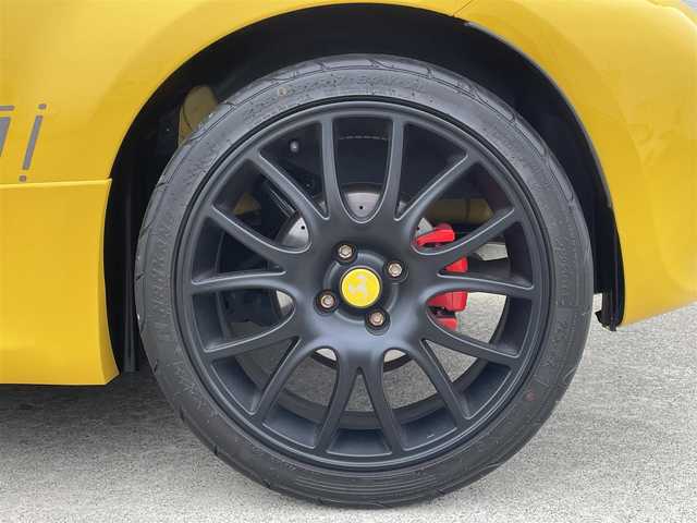 アバルト ５９５ コンペティツィオーネ 東京都 2018(平30)年 2.2万km ジャッロモデナ 社外ナビ/ワンセグTV/バックモニター/ETC/ドライブレコーダー/ガンメタリック横1本バーフロントグリル/ガンメタリックフロントスポイラー/ガンメタリックドアミラー/ガンメタリックアウトサイドドアハンドル/「ABARTH」ロゴ入グレーサイドストライプ/「595competizione」エンブレム/ガンメタリック加飾付下部塗装リアバンパー/デュアルツインマフラー/ハイパフォーマンスエキゾースシステム/205/40R17タイヤ/17インチ5本Y字スポークブラック塗装アルミホイール/Brembo製レッドブレーキキャリバー/ドリルドブレーキディスク/プライバシーガラス/ガンメタリックインパネ加飾/アルカンターラ貼メーターフード