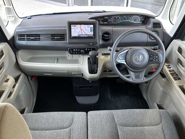 ホンダ Ｎ ＢＯＸ G ホンダセンシング 静岡県 2018(平30)年 6万km プラチナホワイトパール 社外メモリナビ/・CD/・DVD/・ワンセグTV/・Bluetooth/・AM/・FM/主要装備/・ホンダセンシング/・衝突軽減/・ACC/・レーンキープ/・バックカメラ/・ETC/・ドラレコ/・ステアリングスイッチ/・LEDヘッドライト/・オートライト/・スマートキー/・プッシュスタート