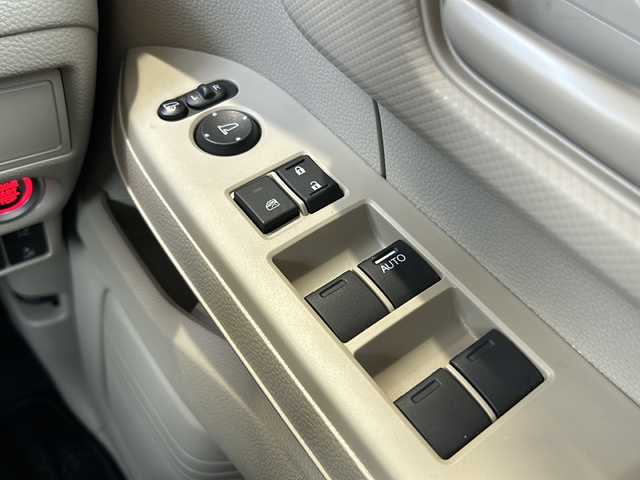 ホンダ Ｎ ＢＯＸ G ホンダセンシング 静岡県 2018(平30)年 6万km プラチナホワイトパール 社外メモリナビ/・CD/・DVD/・ワンセグTV/・Bluetooth/・AM/・FM/主要装備/・ホンダセンシング/・衝突軽減/・ACC/・レーンキープ/・バックカメラ/・ETC/・ドラレコ/・ステアリングスイッチ/・LEDヘッドライト/・オートライト/・スマートキー/・プッシュスタート