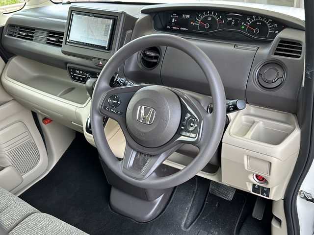 ホンダ Ｎ ＢＯＸ G ホンダセンシング 静岡県 2018(平30)年 6万km プラチナホワイトパール 社外メモリナビ/・CD/・DVD/・ワンセグTV/・Bluetooth/・AM/・FM/主要装備/・ホンダセンシング/・衝突軽減/・ACC/・レーンキープ/・バックカメラ/・ETC/・ドラレコ/・ステアリングスイッチ/・LEDヘッドライト/・オートライト/・スマートキー/・プッシュスタート