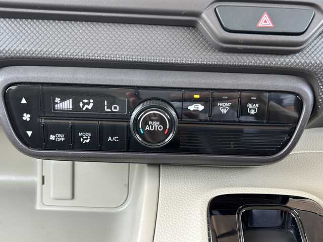 ホンダ Ｎ ＢＯＸ G ホンダセンシング 静岡県 2018(平30)年 6万km プラチナホワイトパール 社外メモリナビ/・CD/・DVD/・ワンセグTV/・Bluetooth/・AM/・FM/主要装備/・ホンダセンシング/・衝突軽減/・ACC/・レーンキープ/・バックカメラ/・ETC/・ドラレコ/・ステアリングスイッチ/・LEDヘッドライト/・オートライト/・スマートキー/・プッシュスタート