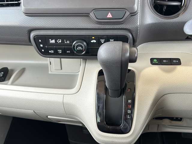 ホンダ Ｎ ＢＯＸ G ホンダセンシング 静岡県 2018(平30)年 6万km プラチナホワイトパール 社外メモリナビ/・CD/・DVD/・ワンセグTV/・Bluetooth/・AM/・FM/主要装備/・ホンダセンシング/・衝突軽減/・ACC/・レーンキープ/・バックカメラ/・ETC/・ドラレコ/・ステアリングスイッチ/・LEDヘッドライト/・オートライト/・スマートキー/・プッシュスタート