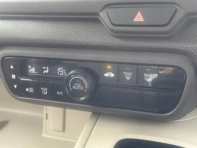 ホンダ Ｎ ＢＯＸ G ホンダセンシング 熊本県 2018(平30)年 6万km プラチナホワイトパール ホンダセンシング/プッシュスタート/社外ナビ/バックカメラ/ビルトインETC/ドライブレコーダー/レーダークルーズ/LEDヘッドライト/オートライト/横滑り防止装置/ウィンカーミラー/フロアマット/ドアバイザー/新車保証書/取扱説明書