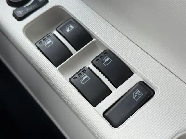 ダイハツ ムーヴ キャンバス ストライプス X 千葉県 2025(令7)年 0.2万km シャイニングホワイトパール/レイクブルーメタリック 純正メモリーナビ（Bluetooth/FM/AM/CD/DVD/iPod)/フルセグTV/バックカメラ/両側パワースライドドア/スマートアシスト/　・衝突警報機能/　・衝突回避支援システム/　・誤発進抑制制御システム/　・車線逸脱警報システム/　・車線逸脱抑制機能/　・路側逸脱抑制機能/　・ふらつき警報/スマートキー/オートエアコン/純正フロアマット/ヘッドライトレベライザー/純正ホイールキャップ/スペアキー