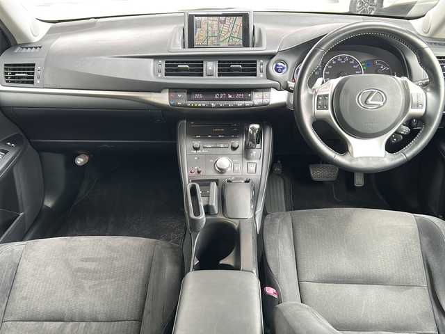レクサス ＣＴ 200h バージョンC 京都府 2011(平23)年 6.9万km レッドマイカクリスタルシャイン 純正HDDナビ/ワンセグ /バックカメラ /HIDライト　/前後コーナーセンサー　/クルーズコントロール　/パドルシフト　/スマートキー　/前席シートヒーター　/純正AW17インチ　/アイドリングストップ　/純正ETC/Bluetooth/CD/DVD再生機能有/USB/AUX/横滑り防止装置/Wエアバッグ