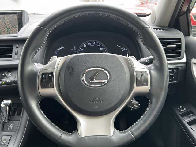 レクサス ＣＴ 200h バージョンC 京都府 2011(平23)年 6.9万km レッドマイカクリスタルシャイン 純正HDDナビ/ワンセグ /バックカメラ /HIDライト　/前後コーナーセンサー　/クルーズコントロール　/パドルシフト　/スマートキー　/前席シートヒーター　/純正AW17インチ　/アイドリングストップ　/純正ETC/Bluetooth/CD/DVD再生機能有/USB/AUX/横滑り防止装置/Wエアバッグ