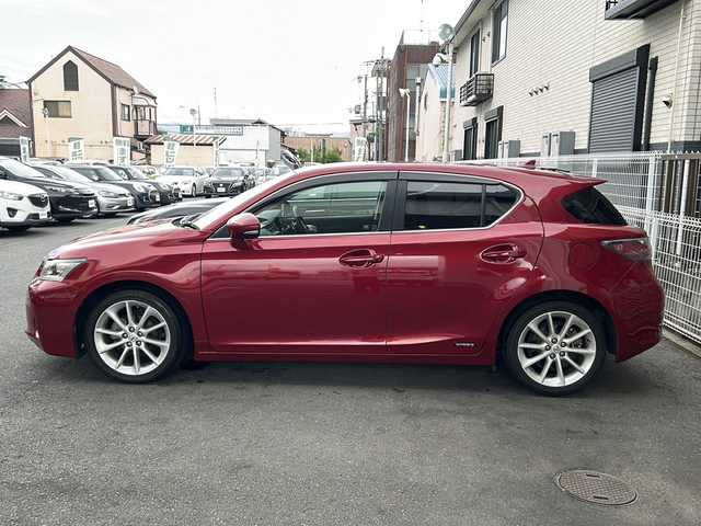 レクサス ＣＴ 200h バージョンC 京都府 2011(平23)年 6.9万km レッドマイカクリスタルシャイン 純正HDDナビ/ワンセグ /バックカメラ /HIDライト　/前後コーナーセンサー　/クルーズコントロール　/パドルシフト　/スマートキー　/前席シートヒーター　/純正AW17インチ　/アイドリングストップ　/純正ETC/Bluetooth/CD/DVD再生機能有/USB/AUX/横滑り防止装置/Wエアバッグ