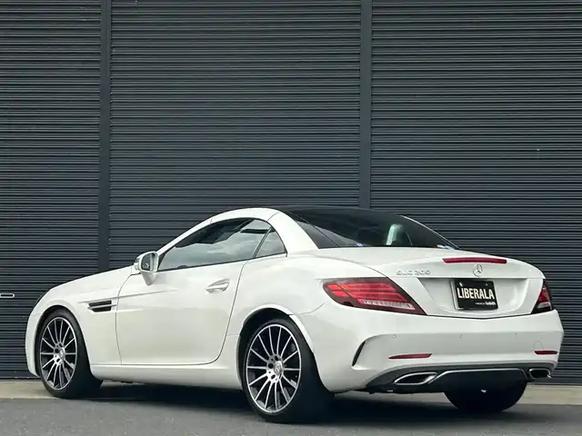 メルセデス・ベンツ ＳＬＣ２００ スポーツ 茨城県 2016(平28)年 4.7万km ダイヤモンドホワイト ワンオーナー　/マジックスカイルーフ　/エアスカーフ　/ｈａｒｍａｎ／ｋａｒｄｏｎ　/ＲＳＰ　/ＡＣＣ　/ＬＫＡ　/ＢＳＡ　/Ｂカメラ　/パークトロニック　/黒革　/シートヒーター　/Ｍ付ＰＷシート　/ナビ　/１２セグ　/CarPlay/USB/DVD/ＬＥＤ/禁煙車