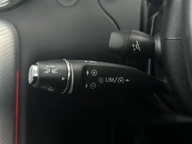 メルセデス・ベンツ ＳＬＣ２００ スポーツ 茨城県 2016(平28)年 4.7万km ダイヤモンドホワイト ワンオーナー　/マジックスカイルーフ　/エアスカーフ　/ｈａｒｍａｎ／ｋａｒｄｏｎ　/ＲＳＰ　/ＡＣＣ　/ＬＫＡ　/ＢＳＡ　/Ｂカメラ　/パークトロニック　/黒革　/シートヒーター　/Ｍ付ＰＷシート　/ナビ　/１２セグ　/CarPlay/USB/DVD/ＬＥＤ/禁煙車