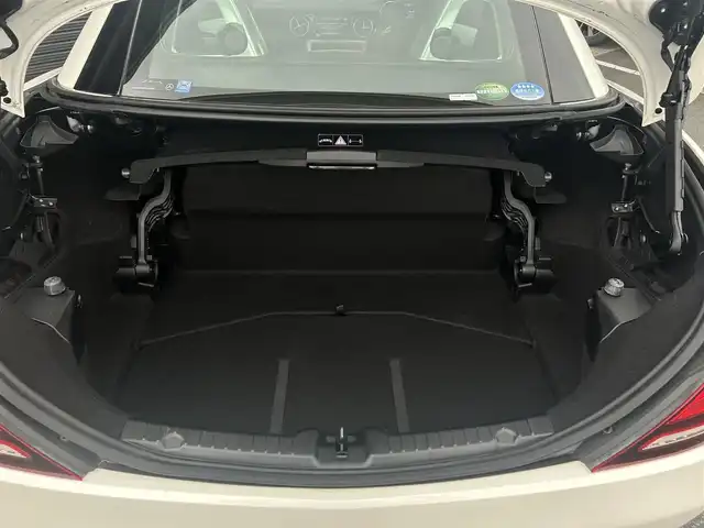 メルセデス・ベンツ ＳＬＣ２００ スポーツ 茨城県 2016(平28)年 4.7万km ダイヤモンドホワイト ワンオーナー　/マジックスカイルーフ　/エアスカーフ　/ｈａｒｍａｎ／ｋａｒｄｏｎ　/ＲＳＰ　/ＡＣＣ　/ＬＫＡ　/ＢＳＡ　/Ｂカメラ　/パークトロニック　/黒革　/シートヒーター　/Ｍ付ＰＷシート　/ナビ　/１２セグ　/CarPlay/USB/DVD/ＬＥＤ/禁煙車