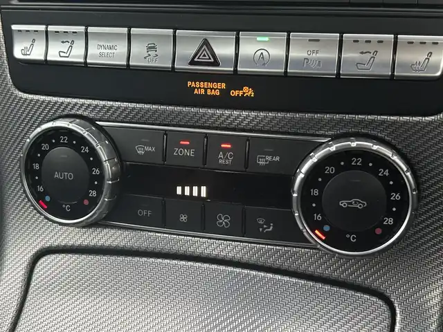 メルセデス・ベンツ ＳＬＣ２００ スポーツ 茨城県 2016(平28)年 4.7万km ダイヤモンドホワイト ワンオーナー　/マジックスカイルーフ　/エアスカーフ　/ｈａｒｍａｎ／ｋａｒｄｏｎ　/ＲＳＰ　/ＡＣＣ　/ＬＫＡ　/ＢＳＡ　/Ｂカメラ　/パークトロニック　/黒革　/シートヒーター　/Ｍ付ＰＷシート　/ナビ　/１２セグ　/CarPlay/USB/DVD/ＬＥＤ/禁煙車