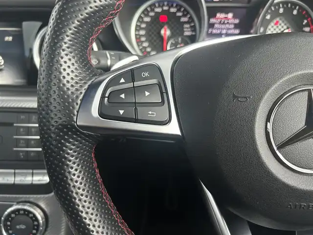 メルセデス・ベンツ ＳＬＣ２００ スポーツ 茨城県 2016(平28)年 4.7万km ダイヤモンドホワイト ワンオーナー　/マジックスカイルーフ　/エアスカーフ　/ｈａｒｍａｎ／ｋａｒｄｏｎ　/ＲＳＰ　/ＡＣＣ　/ＬＫＡ　/ＢＳＡ　/Ｂカメラ　/パークトロニック　/黒革　/シートヒーター　/Ｍ付ＰＷシート　/ナビ　/１２セグ　/CarPlay/USB/DVD/ＬＥＤ/禁煙車