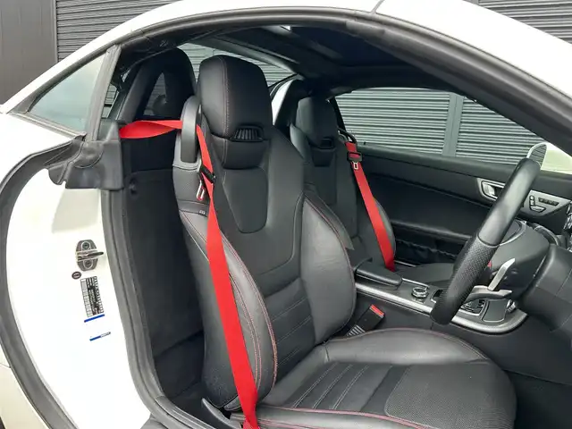 メルセデス・ベンツ ＳＬＣ２００ スポーツ 茨城県 2016(平28)年 4.7万km ダイヤモンドホワイト ワンオーナー　/マジックスカイルーフ　/エアスカーフ　/ｈａｒｍａｎ／ｋａｒｄｏｎ　/ＲＳＰ　/ＡＣＣ　/ＬＫＡ　/ＢＳＡ　/Ｂカメラ　/パークトロニック　/黒革　/シートヒーター　/Ｍ付ＰＷシート　/ナビ　/１２セグ　/CarPlay/USB/DVD/ＬＥＤ/禁煙車