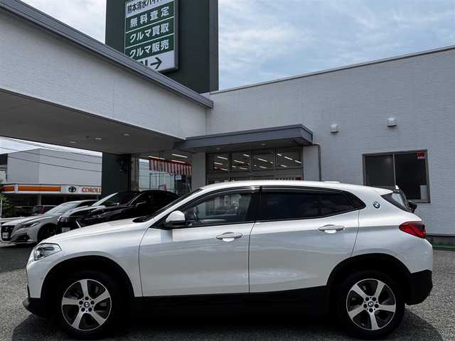 ＢＭＷ Ｘ２ xDrive20i 熊本県 2018(平30)年 4.1万km ミネラルホワイト 純正ナビ/【CD/DVD/USB/BT】/バックカメラ/アダプティブクルーズコントロール/衝突軽減ブレーキ/車線逸脱警報/コーナーセンサー/前後ドライブレコーダー/ステアリングリモコン/パワーバックドア/前席シートヒーター/アイドリングストップ/電動パーキング/オートライト/LEDヘッドライト/フォグランプ/純正17インチAW/プッシュスタート/スマートキー/スペアキー/純正フロアマット/取扱説明書