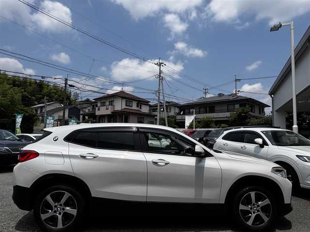 ＢＭＷ Ｘ２ xDrive20i 熊本県 2018(平30)年 4.1万km ミネラルホワイト 純正ナビ/【CD/DVD/USB/BT】/バックカメラ/アダプティブクルーズコントロール/衝突軽減ブレーキ/車線逸脱警報/コーナーセンサー/前後ドライブレコーダー/ステアリングリモコン/パワーバックドア/前席シートヒーター/アイドリングストップ/電動パーキング/オートライト/LEDヘッドライト/フォグランプ/純正17インチAW/プッシュスタート/スマートキー/スペアキー/純正フロアマット/取扱説明書