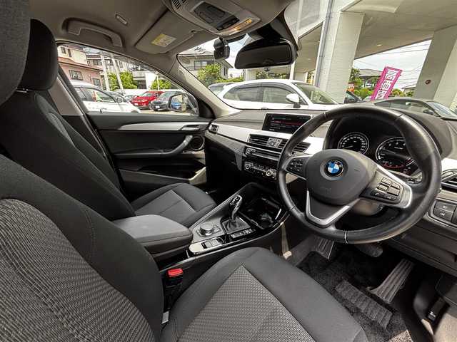 ＢＭＷ Ｘ２ xDrive20i 熊本県 2018(平30)年 4.1万km ミネラルホワイト 純正ナビ/【CD/DVD/USB/BT】/バックカメラ/アダプティブクルーズコントロール/衝突軽減ブレーキ/車線逸脱警報/コーナーセンサー/前後ドライブレコーダー/ステアリングリモコン/パワーバックドア/前席シートヒーター/アイドリングストップ/電動パーキング/オートライト/LEDヘッドライト/フォグランプ/純正17インチAW/プッシュスタート/スマートキー/スペアキー/純正フロアマット/取扱説明書