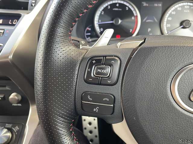 レクサス ＮＸ 300 Fスポーツ 静岡県 2018(平30)年 5.4万km ホワイトノーヴァガラスフレーク 【主要装備】/マークレビンソンプレミアムサウンド　/サンルーフ　/ブラインドスポットビューモニター　/３眼ＬＥＤヘッドライト　/レザーシート　/ヘッドアップディスプレイ　/純正１８インチアルミホイール　/パワーバックドア/シートベンチレーション/シートヒーター/ステアリングヒーター/ステアリングスイッチ/スペアキー有り/プッシュスタート/スマートキー/パドルシフト/レーダークルーズコントロール