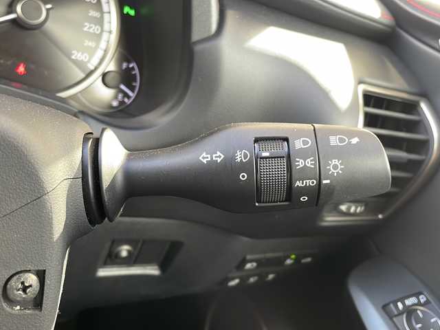 レクサス ＮＸ 300 Fスポーツ 静岡県 2018(平30)年 5.4万km ホワイトノーヴァガラスフレーク 【主要装備】/マークレビンソンプレミアムサウンド　/サンルーフ　/ブラインドスポットビューモニター　/３眼ＬＥＤヘッドライト　/レザーシート　/ヘッドアップディスプレイ　/純正１８インチアルミホイール　/パワーバックドア/シートベンチレーション/シートヒーター/ステアリングヒーター/ステアリングスイッチ/スペアキー有り/プッシュスタート/スマートキー/パドルシフト/レーダークルーズコントロール